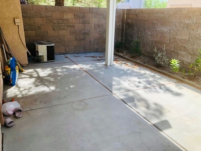 Building Photo - WONDERFUL DUAL MASTER BEDROOM TOWNHOME IN GATED "GREEN VALLEY COMMUNITY!!"
