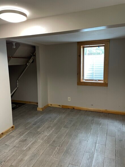 Unit B 1st bedroom - 929 4th St SE