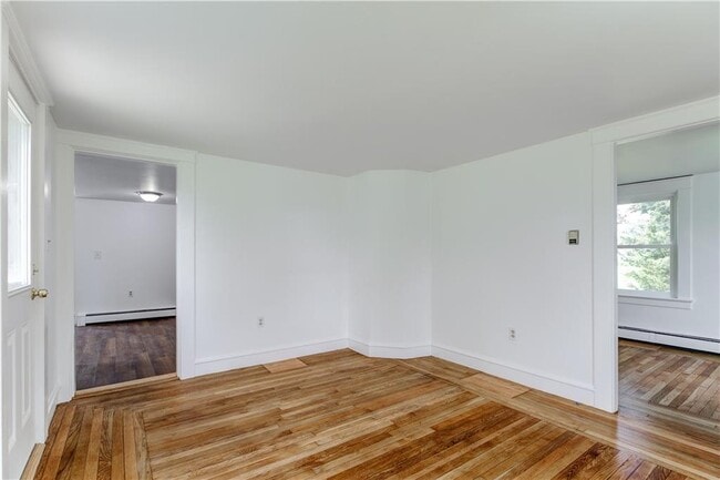 Building Photo - 44 Paquins Ln