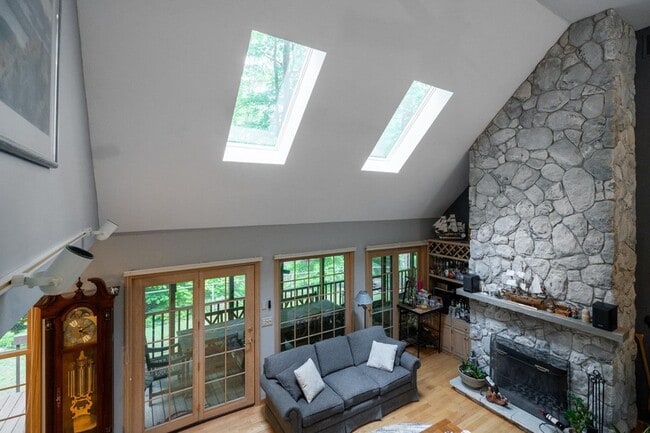 Building Photo - 39 Robertson Dr