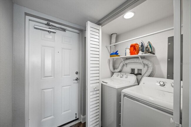 Building Photo - 5200 Brittany Dr S