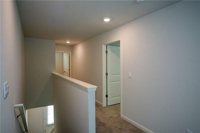 Building Photo - 331 Belmont Dr