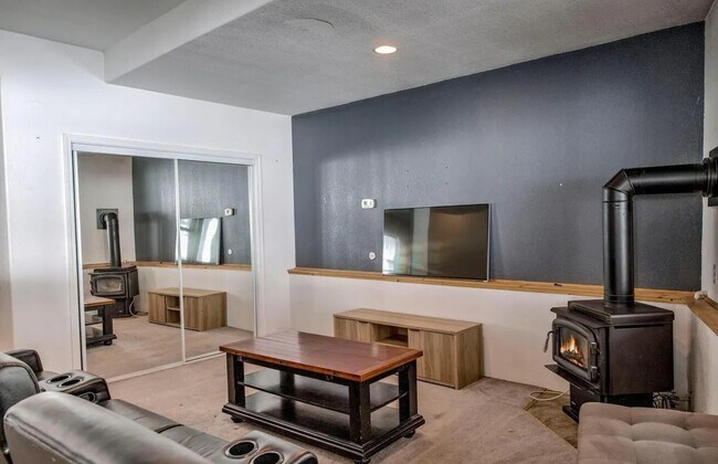 Building Photo - 492 Kimmes Ln