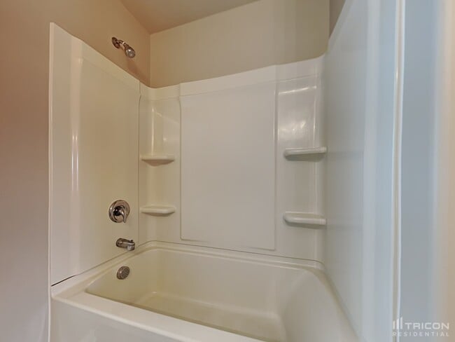 Building Photo - 423 Oakleigh Ln