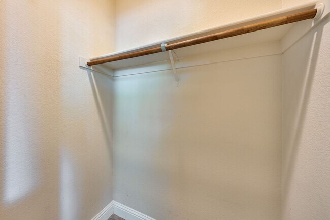 Building Photo - 9952 Spring View Way