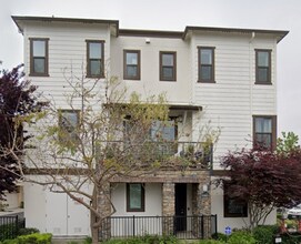 Building Photo - Welcome to this stunning 3 bedroom 3.5 bathroom townhome in Hayward, Ca