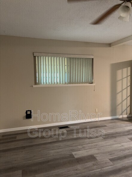 Building Photo - 1814 S Ash Pl