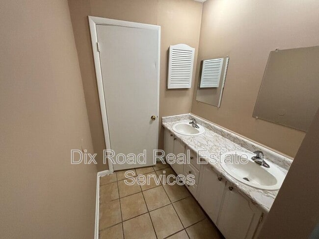 Building Photo - 3312 Burgoyne Dr