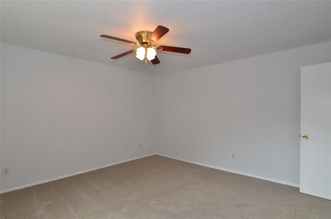 Building Photo - 3806 Pine Ct