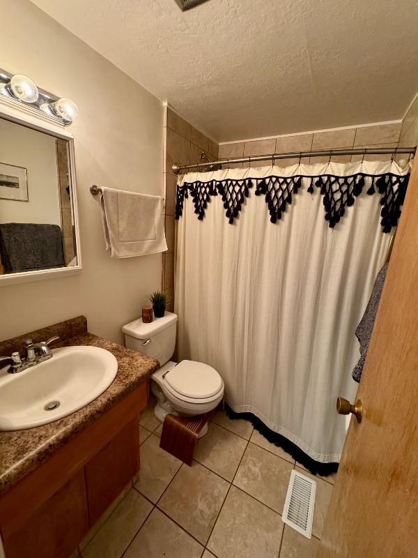 Building Photo - 673 E 6th Ave