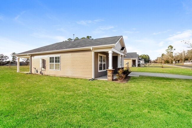 Building Photo - 1219 Lakeshore Dr