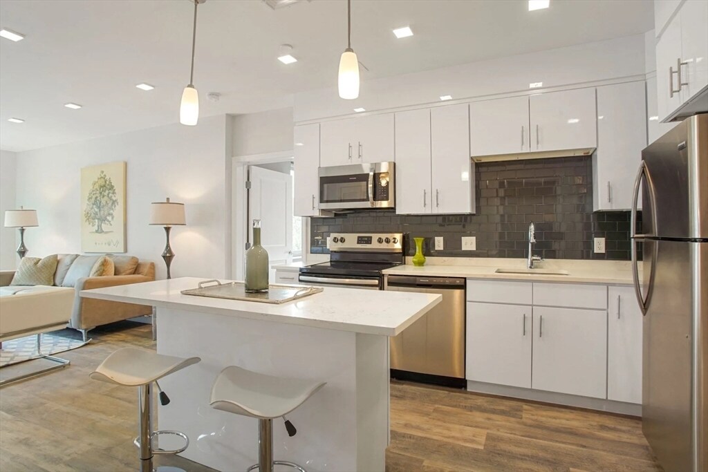 Building Photo - 11 Essex St