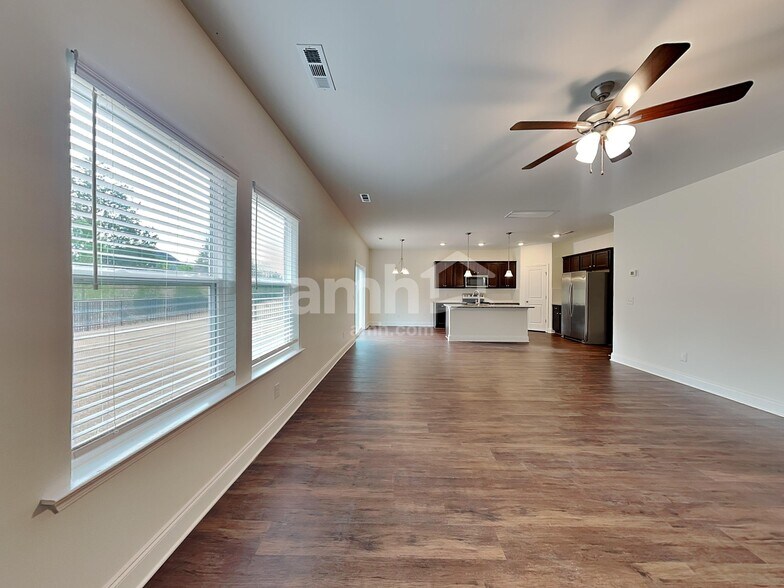 Building Photo - 5924 Hagar Vly Dr