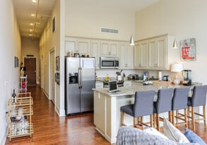 Building Photo - 369-371 2nd St