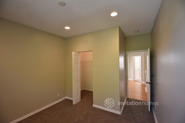 Building Photo - 4891 SW 35th Terrace