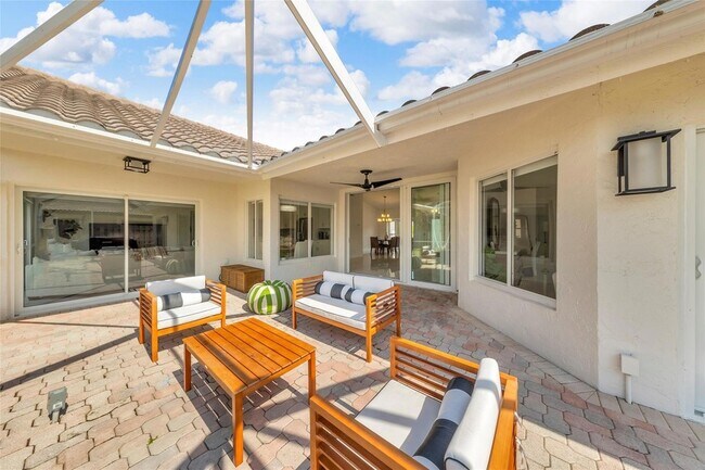 Building Photo - 9585 Carousel Cir S