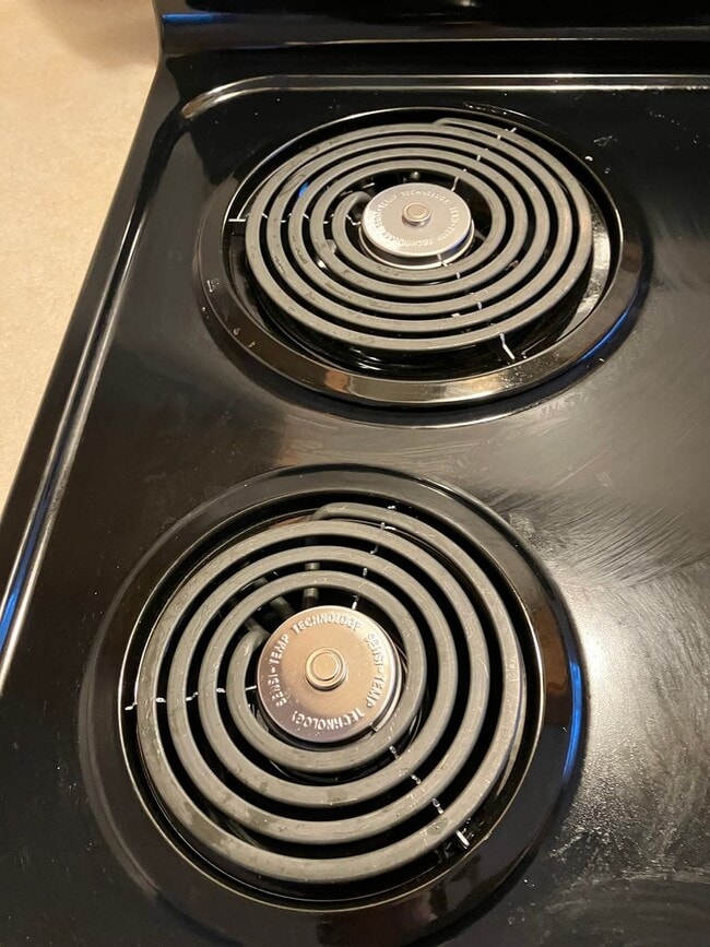 Building Photo - Spacious 4 bedroom 1.5 bath ranch Eastwood