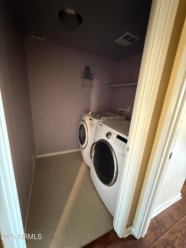 Building Photo - 1425 E Desert Cove Ave