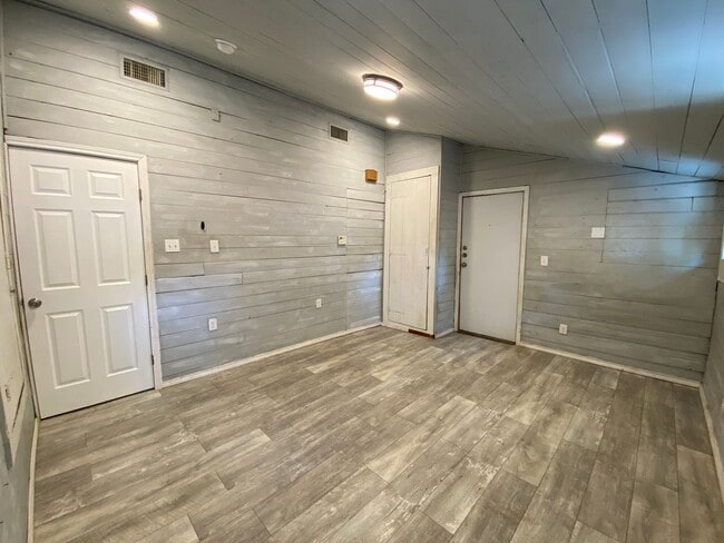 Building Photo - FALL INTO A NEW HOME WITH OUR MOVE-IN SPEC...