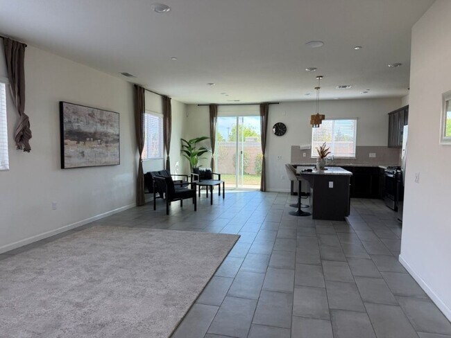 Building Photo - Newer 4 Bed / 2.5 Bath Home in Spring Lake | Owned Solar | Prime Location