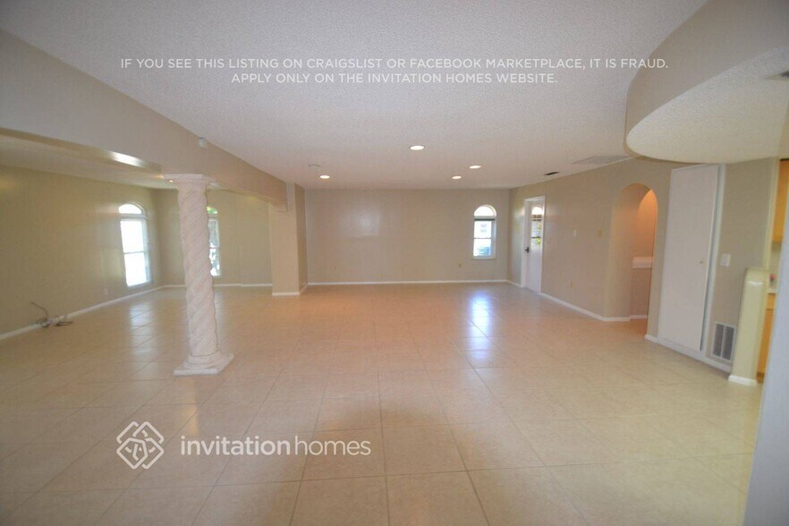 Building Photo - 3705 Pin Oaks St