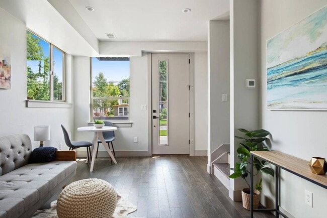 Building Photo - Beautiful Contemporary Home in Cherry Creek