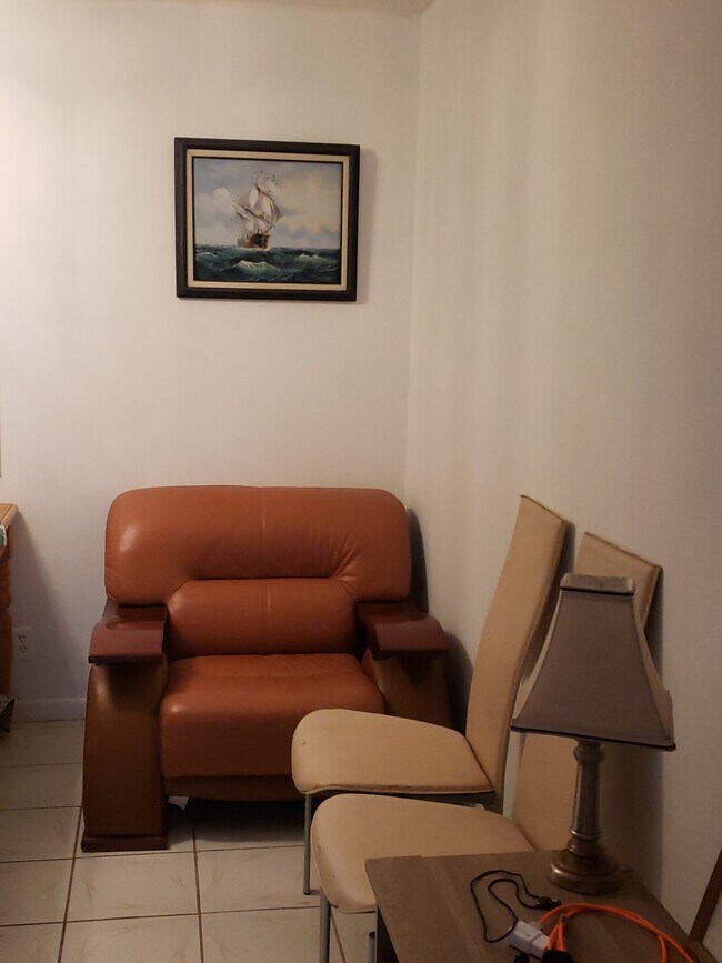 living - 300 NE 14th Ave