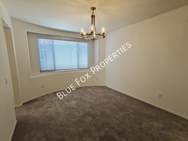 Building Photo - 5525 W Lazy Farm Dr