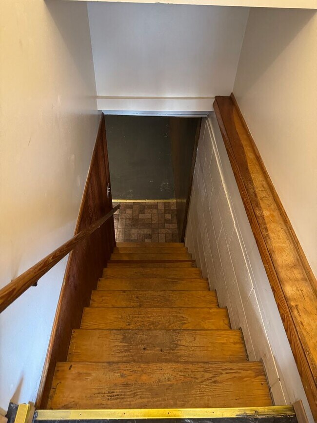 Building Photo - 3-Bedroom Single Family in a great neighborhood - Available October 15!