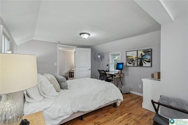 Building Photo - 3203 Washington St