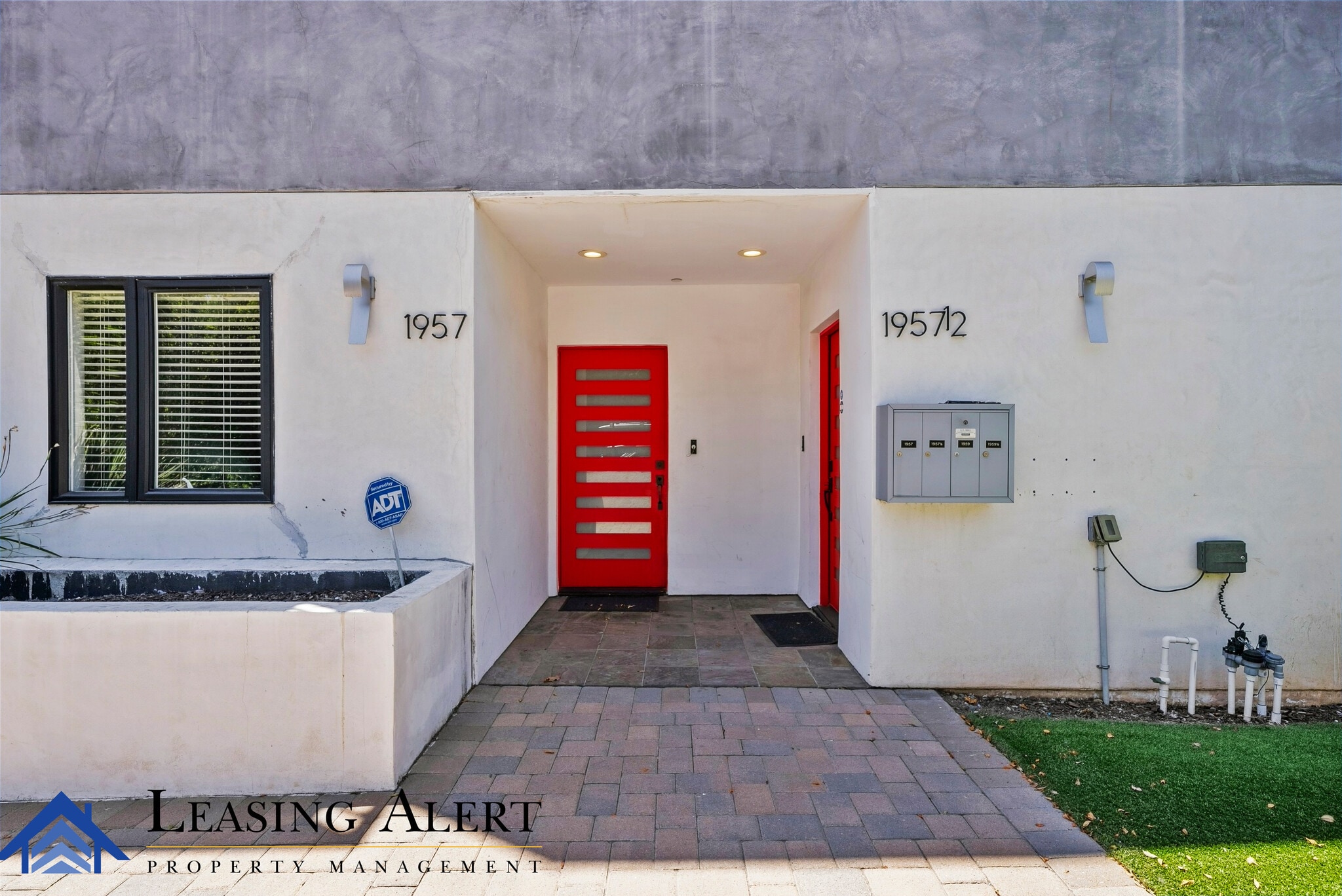 Building Photo - 1957 Vista Del Mar St