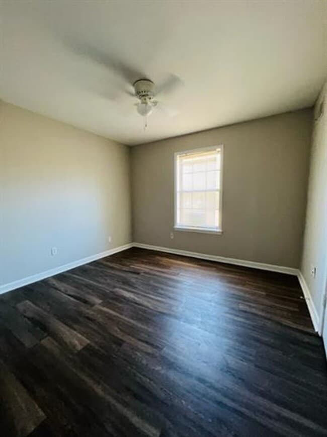 Building Photo - Stunning 5-Bedroom Home in Bartlett - Spacious, Elegant & Move-In Ready!