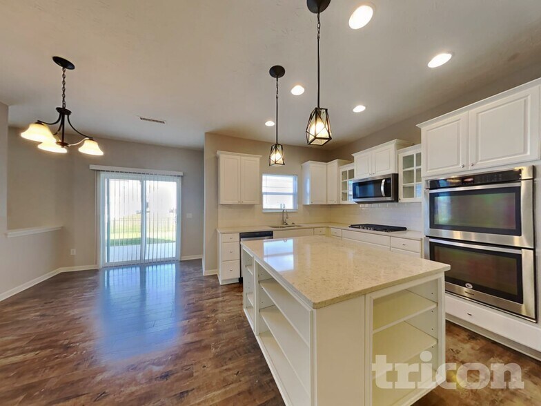 Building Photo - 10348 Hunters Crossing Blvd