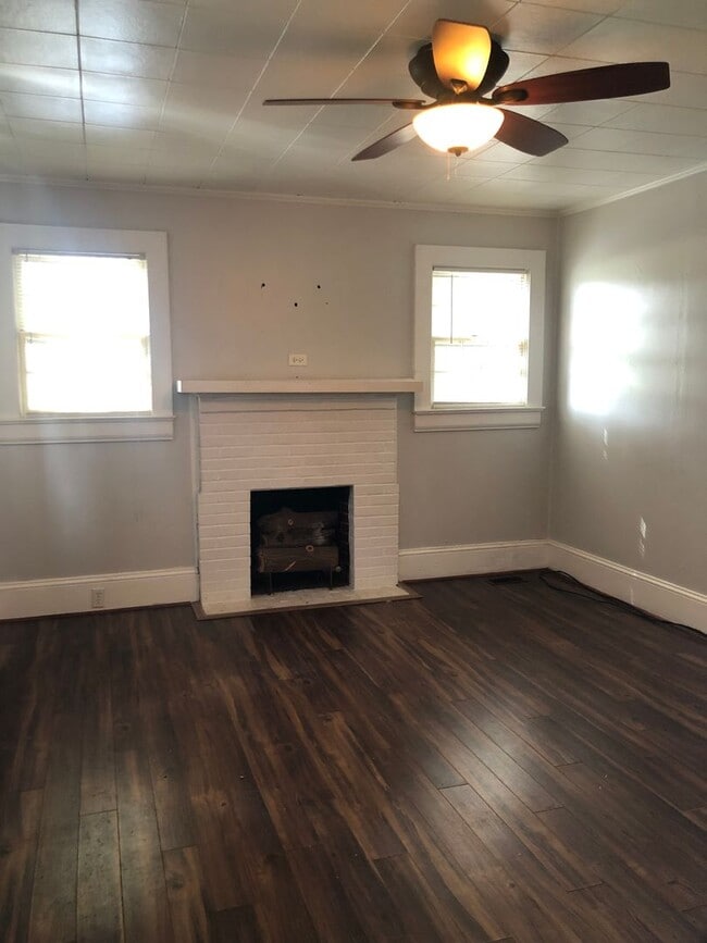 Building Photo - 2310 Red Oak Rd