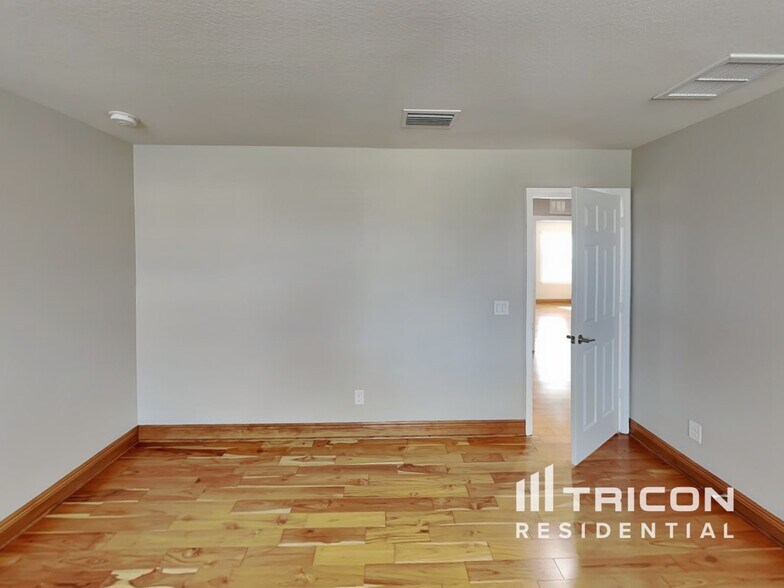 Building Photo - 9228 Mountain Magnolia Dr