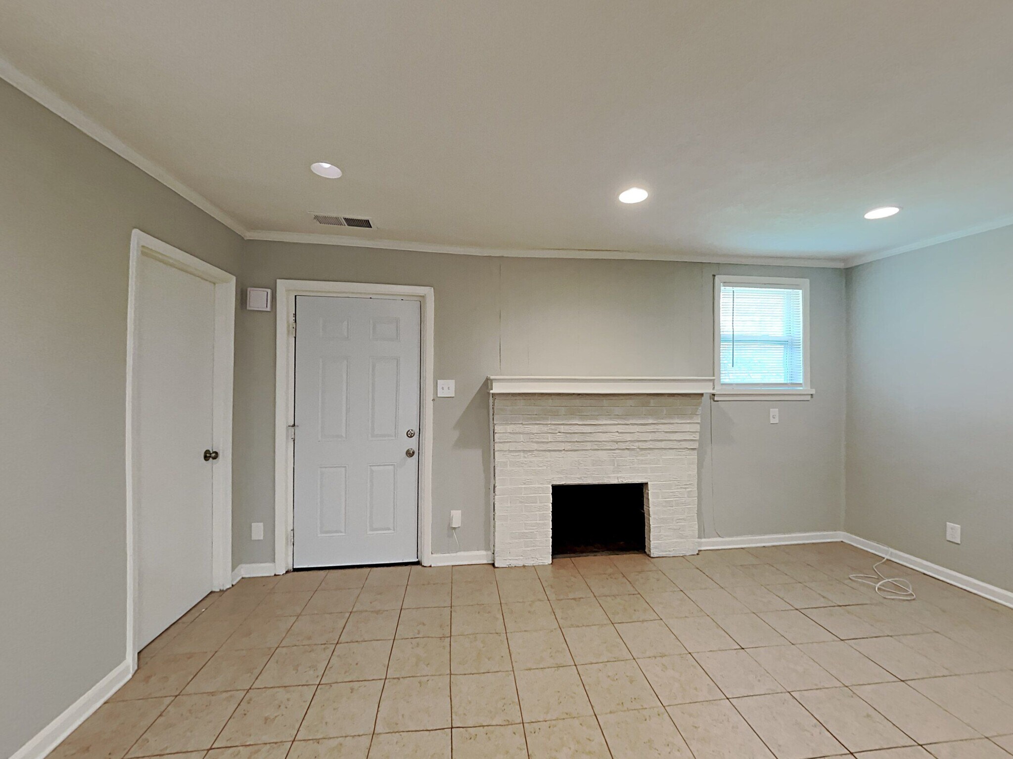 Building Photo - 2611 Lake Harbin Rd