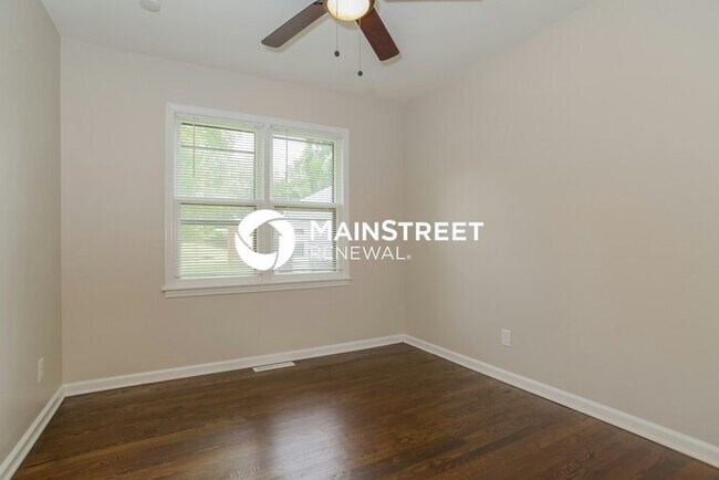 Building Photo - 4 Bedroom Pet-Friendly Home in INDEPENDENC...