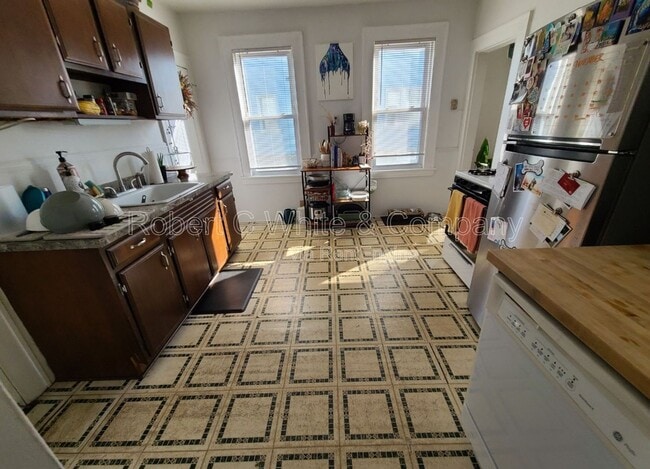 Building Photo - 82 Harborview Ave