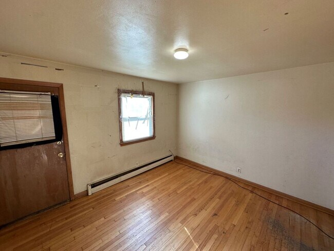 Building Photo - 3202 N 76th St - 14 Unit