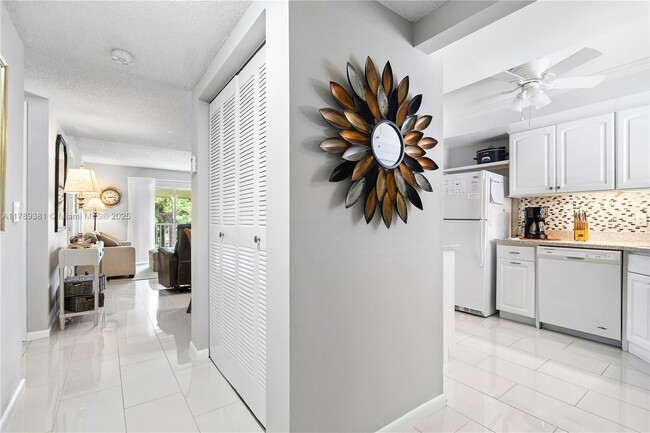 Building Photo - 18081 SE Country Club Dr