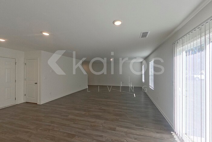 Building Photo - 112 Flat Rock Ml Trl