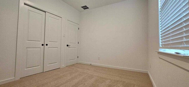 Building Photo - 8411 Bay Oaks Dr