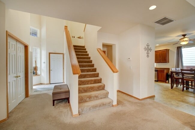 Building Photo - Beautiful home on corner lot!