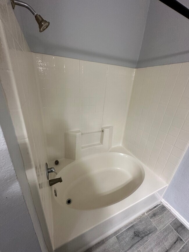 Building Photo - 875 Grand Regency Pointe