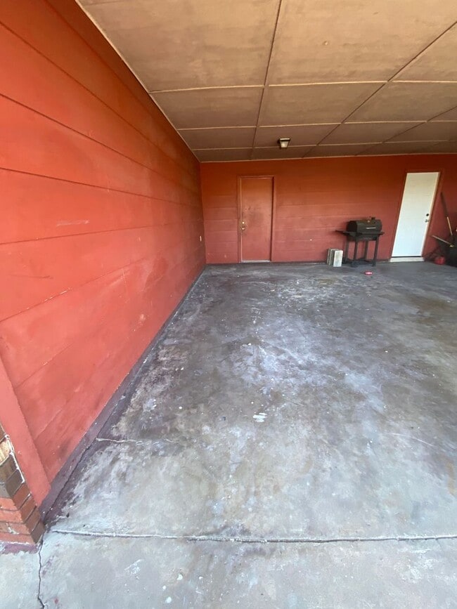 Building Photo - 2 Bedroom 1 Bath Duplex in Lakeland for RENT!