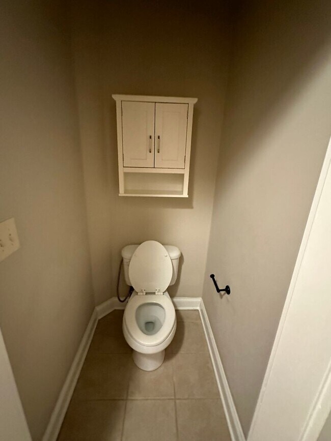 Building Photo - Brick Single Family Rental - 4 bedroom/4.5...
