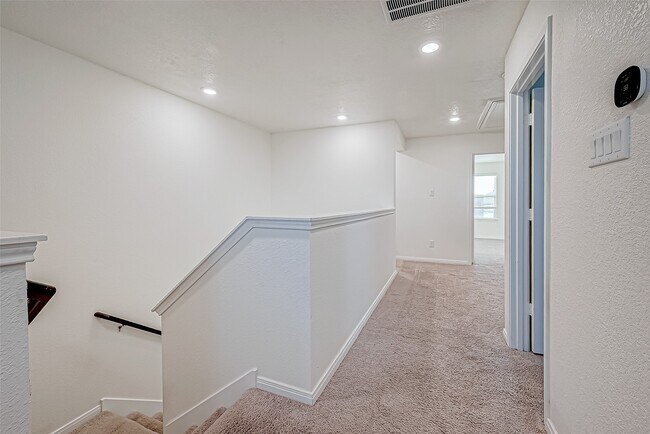 Building Photo - 7106 Escondido Dr