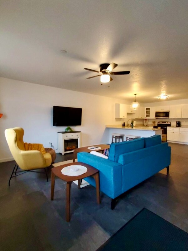 Building Photo - 140 Railroad Ave