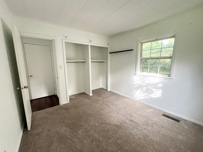 Building Photo - 1619 Midgett Dr