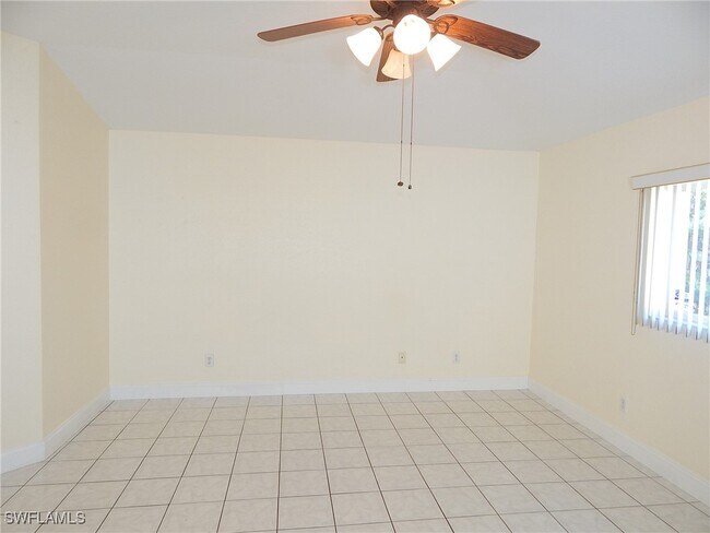 Building Photo - 424 SW 38th Pl